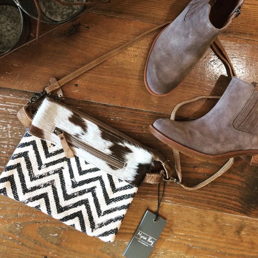🥳HP- Myra staggering chevron crossbody hairon - Picture 2 of 8
